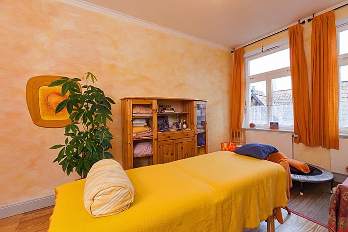 Kleiner Therapieraum der Massage- und Naturheilpraxis Petra Gerken in Lüneburg